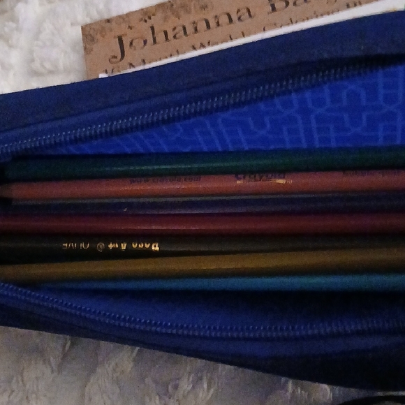 Crayola Colorful Assorted Pencils Set - Picture 9 of 9